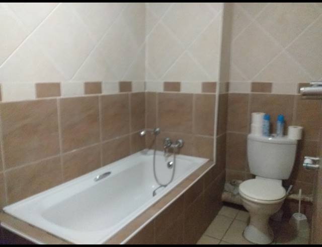 2 BEDROOM FLAT RENTED IN DOONSIDE
